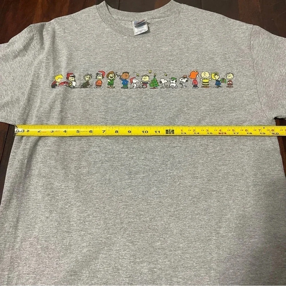 PEANUTS Charlie Brown Snoopy & Gang Christmas T-Shirt Adult Size Large - Picture 6 of 12